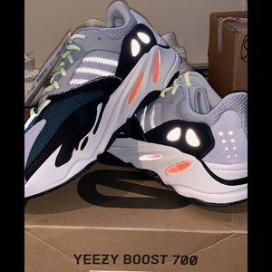 solid grey yeezy 700